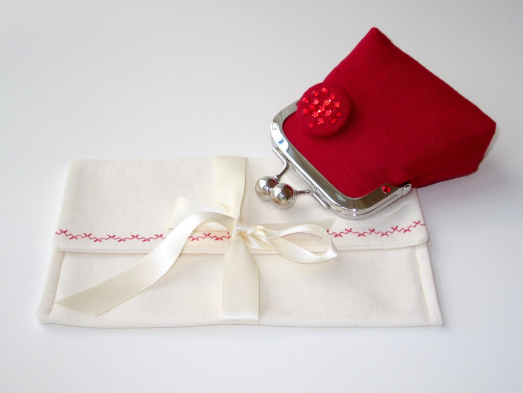 Red linen and crystal coin clutch.